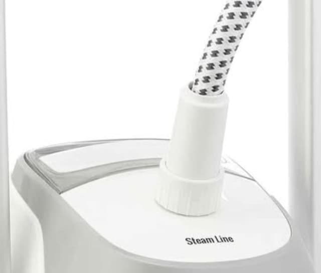 Mienta 1800 watt steam iron new  