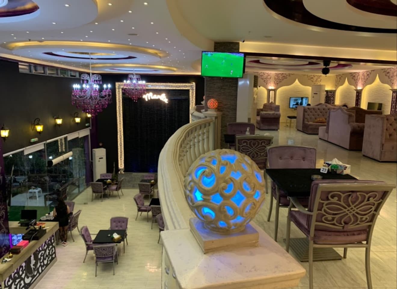 2 girls are required to work in a coffee shop in the UAE   0