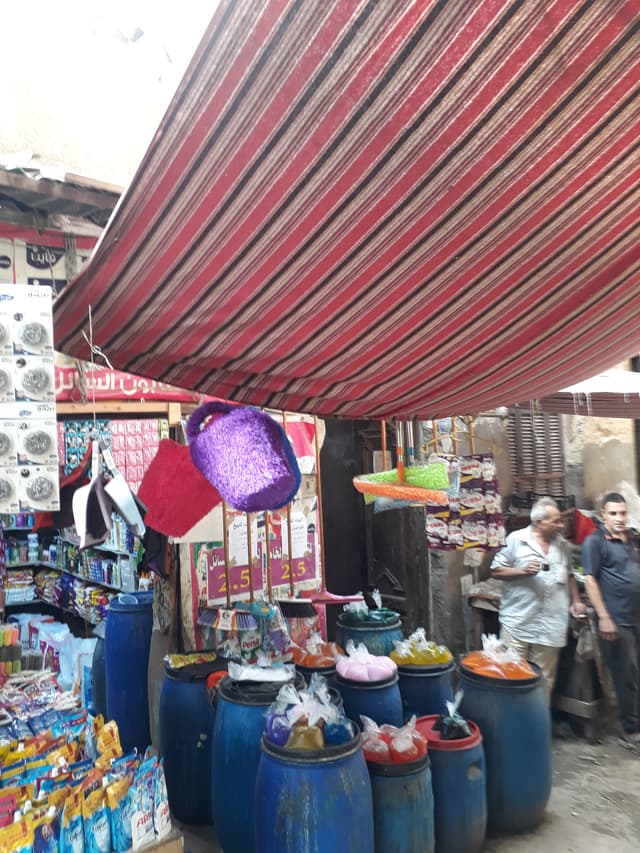 بيت للبيع به محلات