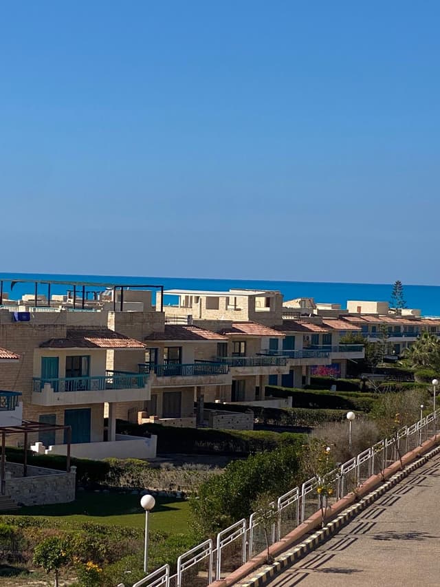 فيلا للبيع تقسيط بقرية بيرلا مارينا الساحل الشمالي