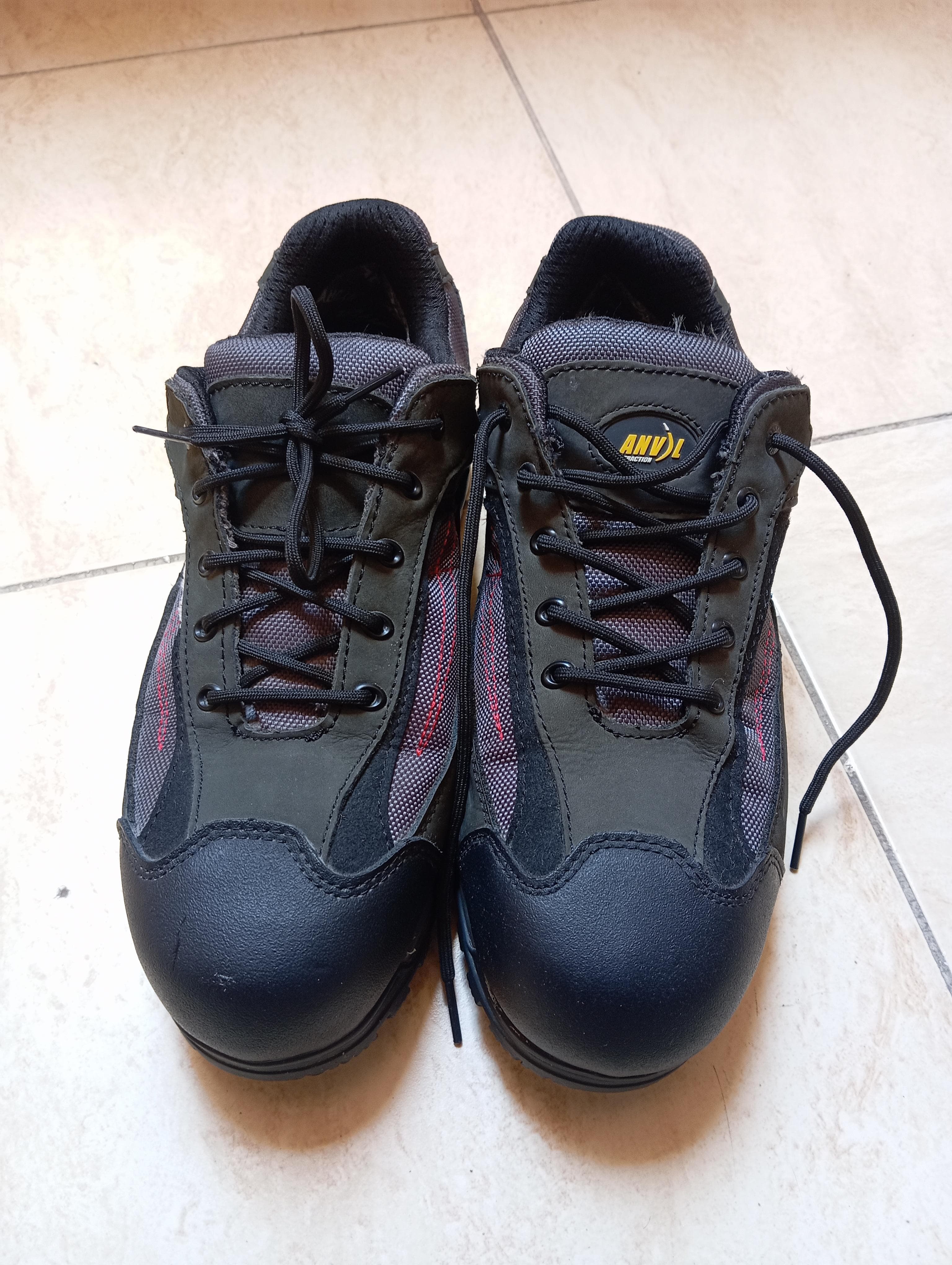 Safety shoes 1