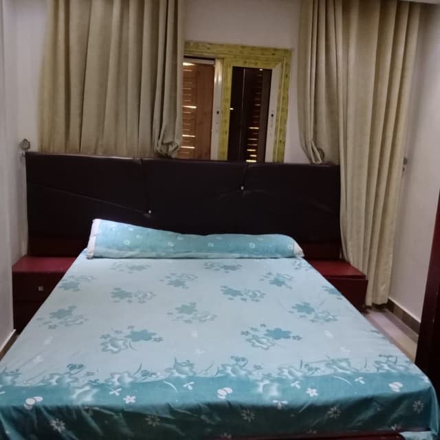 شقه للايجارفي الدقي بجوار جامعه القاهره 65م