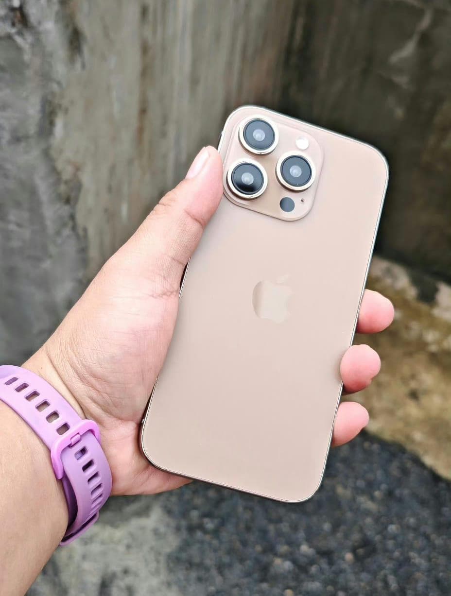 Similar to iPhone 16 Pro Max 0