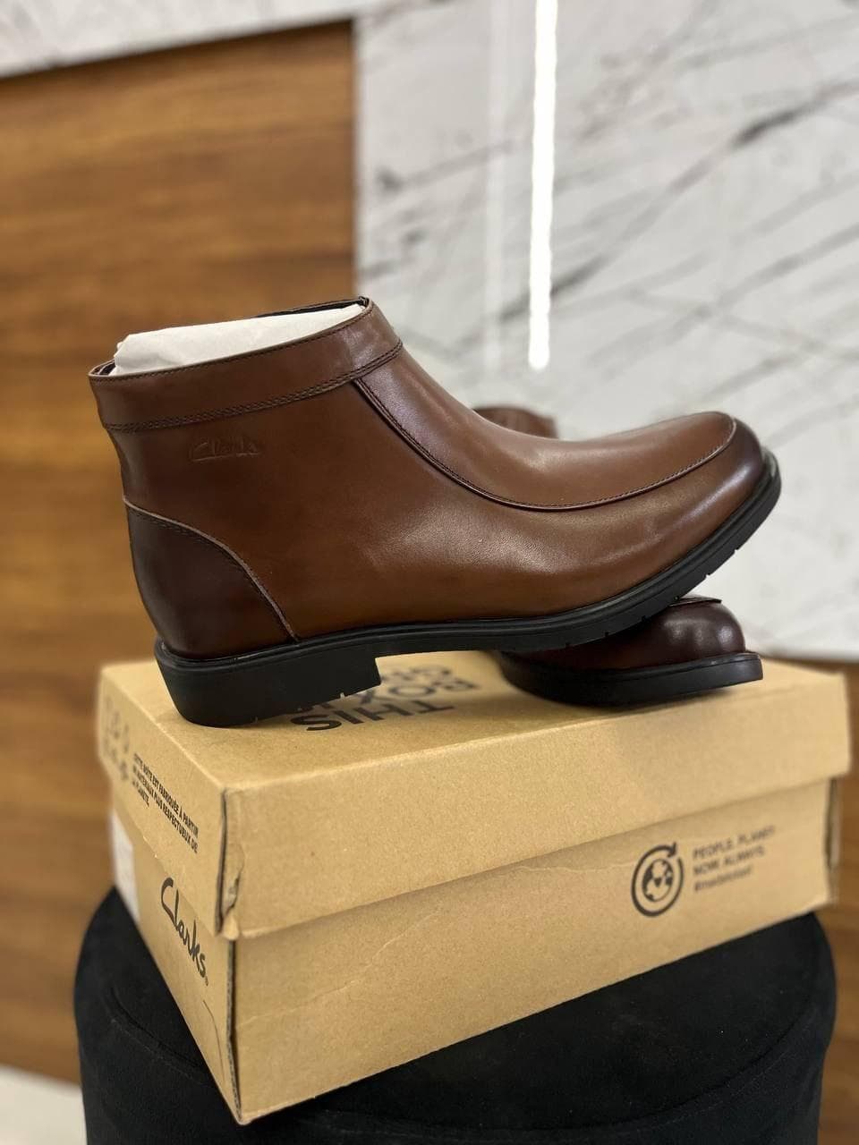 حذاء Clarks الجلد الطبيعي، هتجمع بين الشياكة وجودة التفاصيل في تصميم يليق بمكانتك.صناعه فيتنامي 4