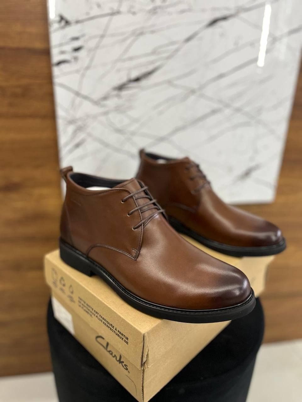 حذاء Clarks الجلد الطبيعي، هتجمع بين الشياكة وجودة التفاصيل في تصميم يليق بمكانتك.صناعه فيتنامي 8