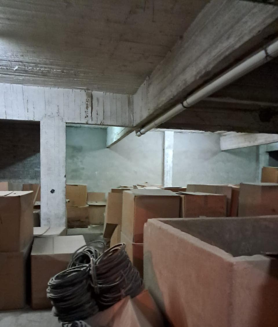 For sale a large warehouse with an area of 1040 square meters 0