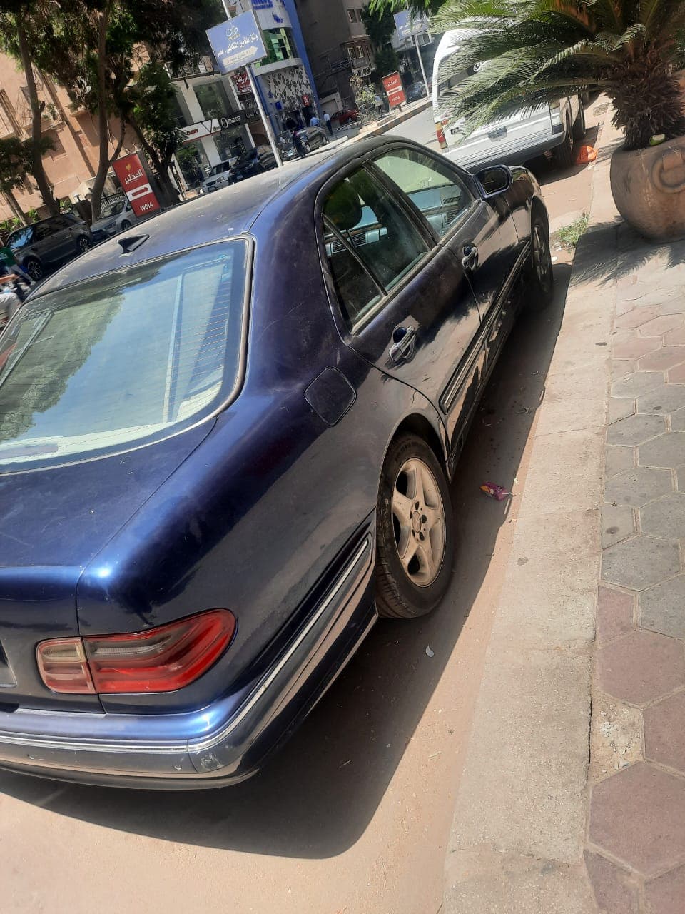للبيع مرسيدس E200 موديل 2000 1