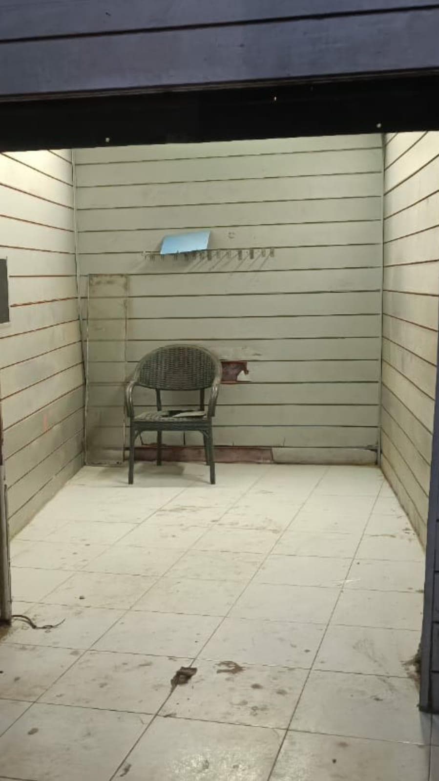 A shop in front of Abboud parking lot 0