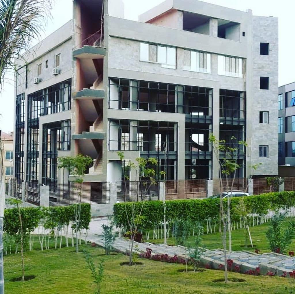 Mall in the First Settlement in front of the Central 0
