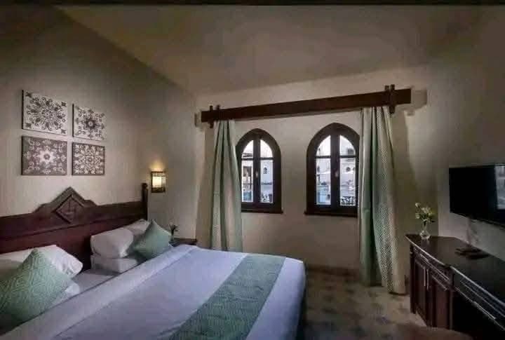 Book the Mazar Sharks Hotel 2