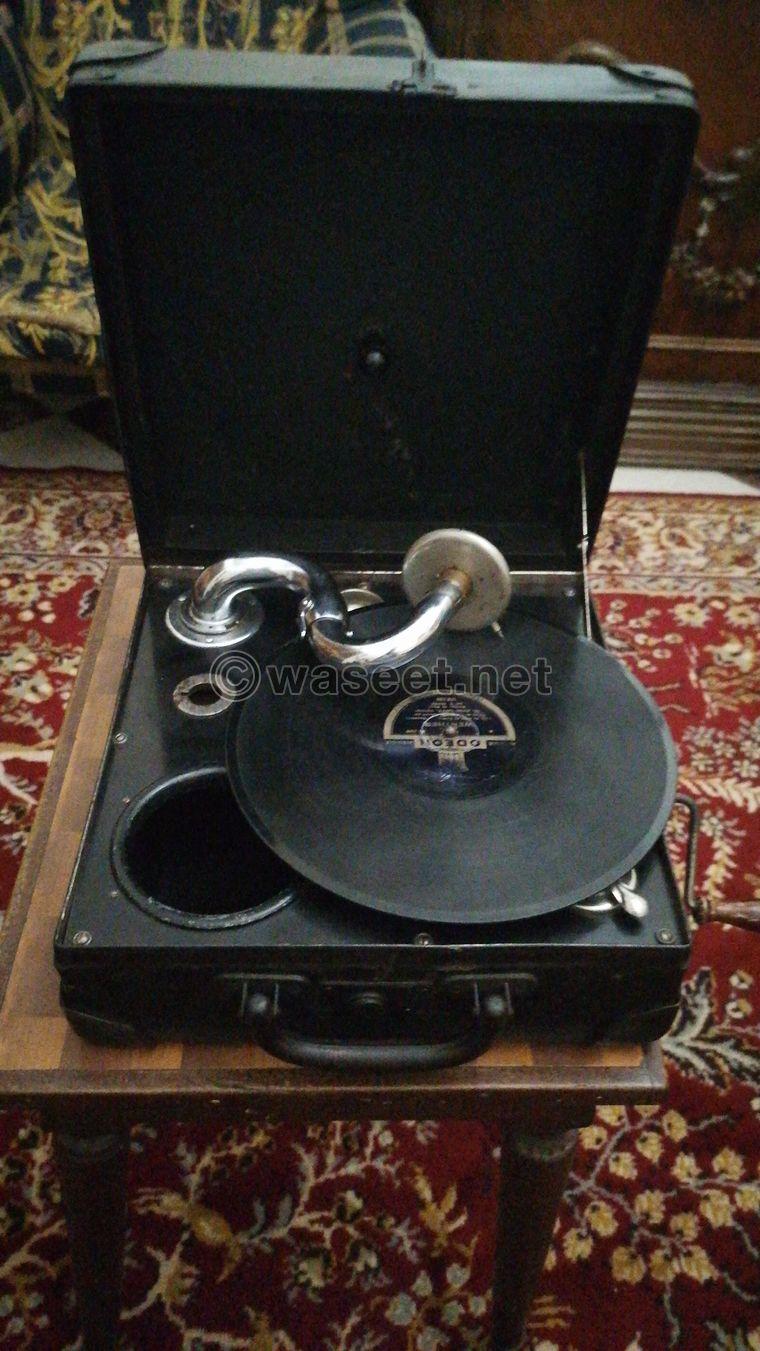 Antique gramophone 1