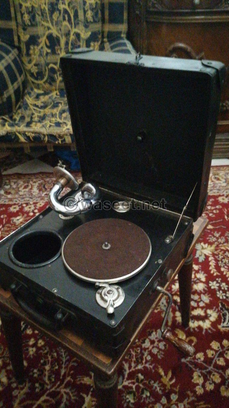 Antique gramophone 3