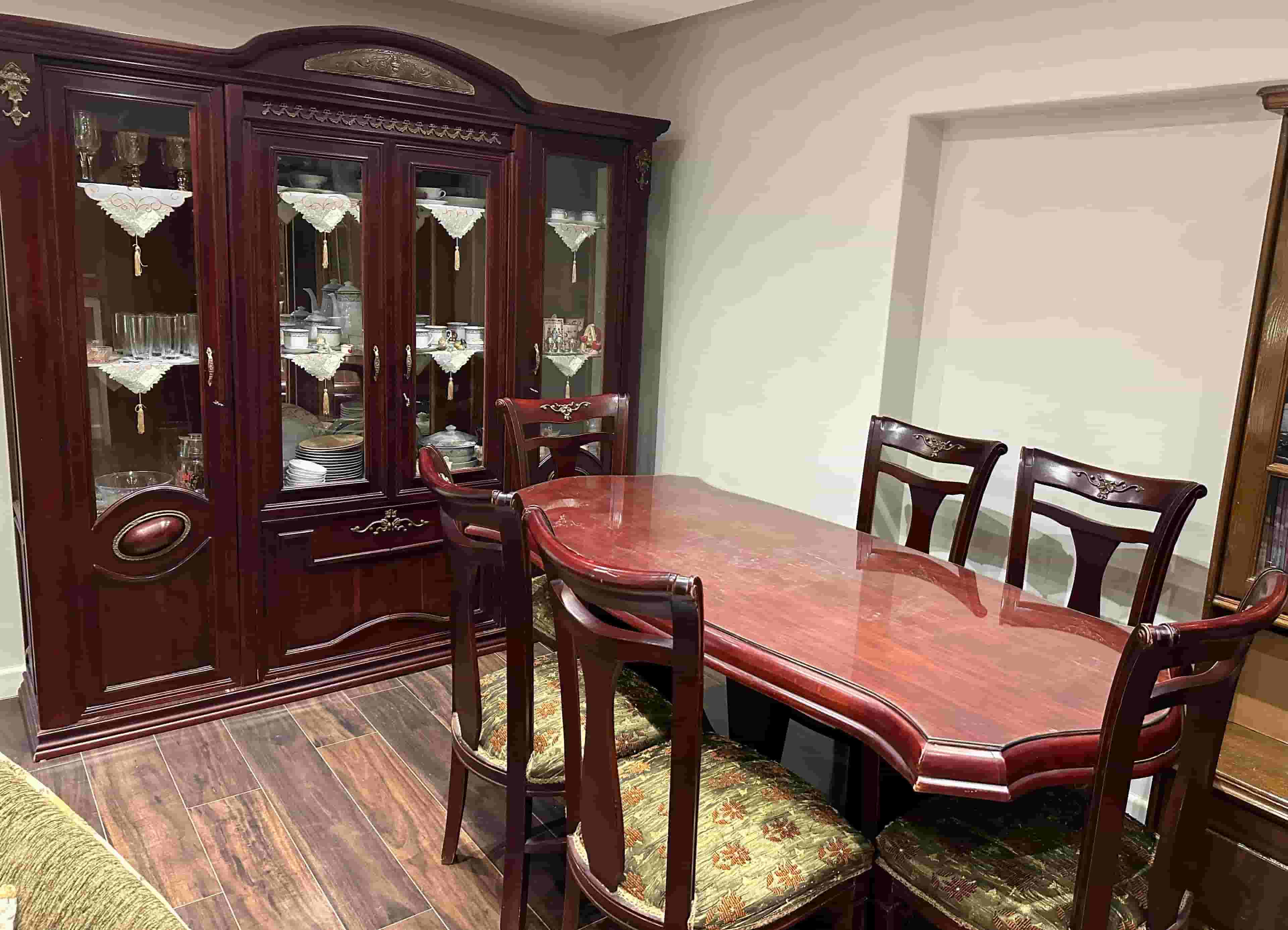 A full dining room A full dining room
