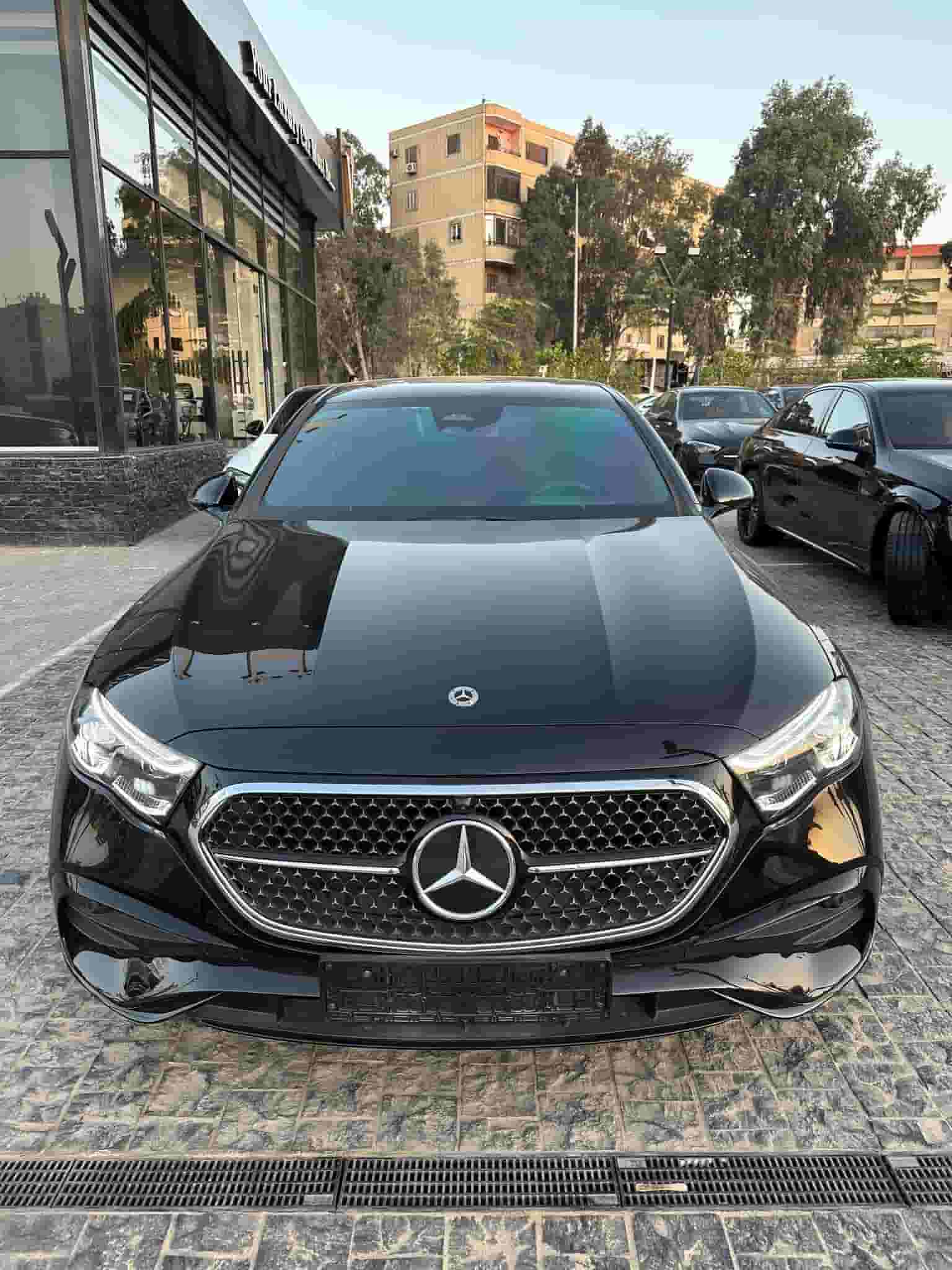 إيجار مرسيدس للأفراح اختر E200 بالسائق  إيجار مرسيدس للأفراح اختر E200 بالسائق