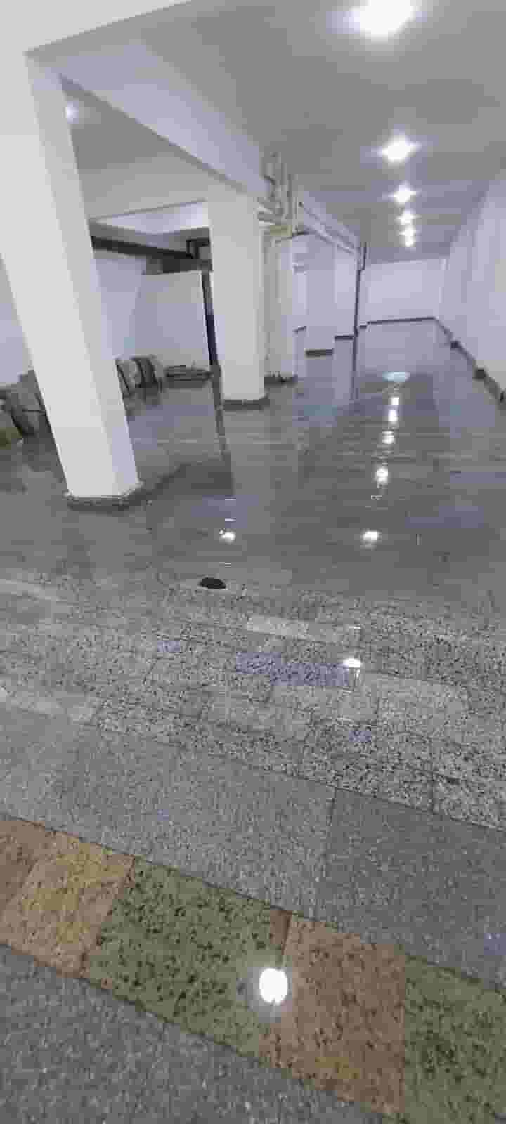 مخزن للبيع مساحة 300م مخزن للبيع مساحة 300م