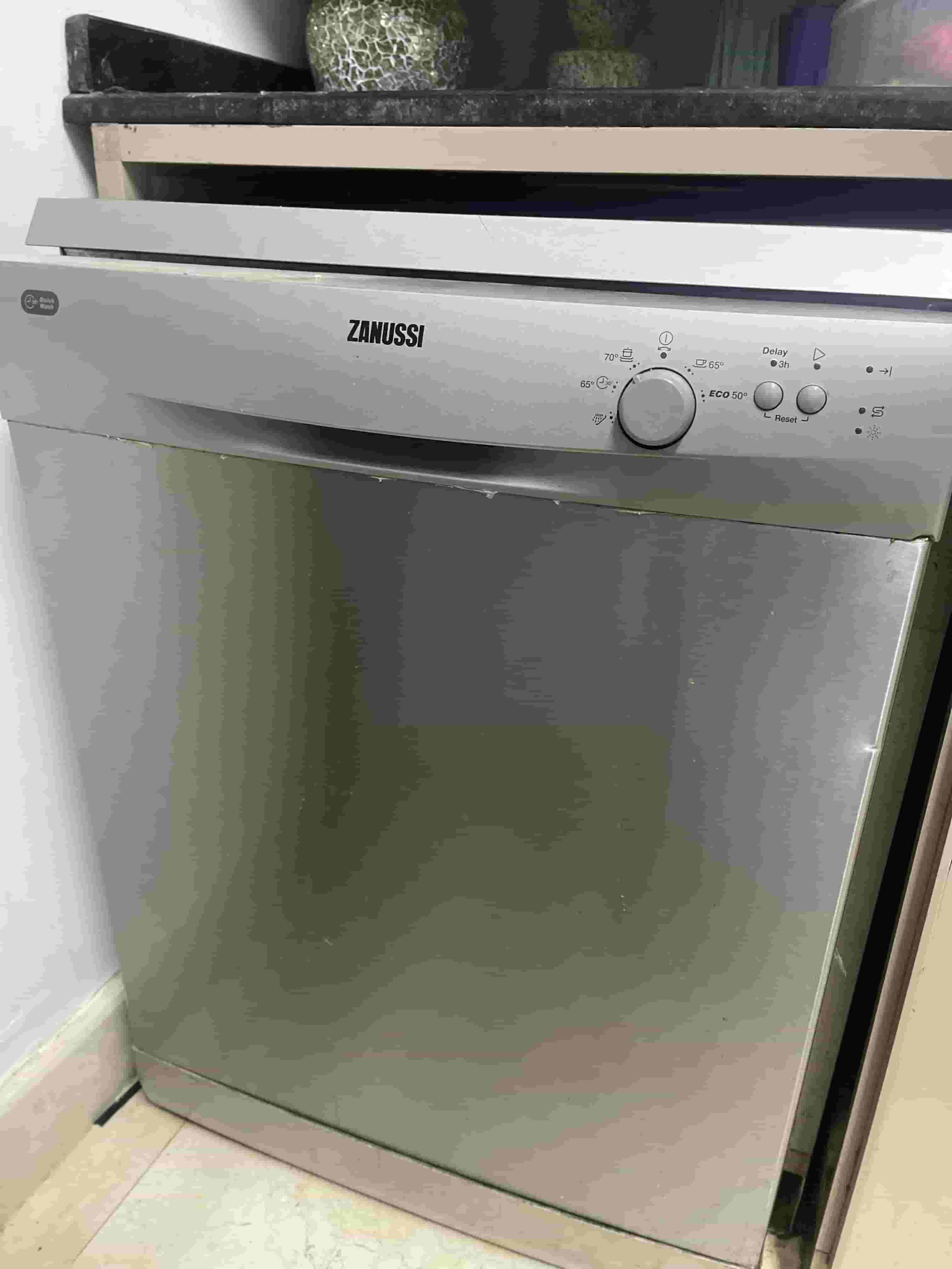 غساله أطباق زانوسي مستعمله بسيط غساله أطباق زانوسي مستعمله بسيط