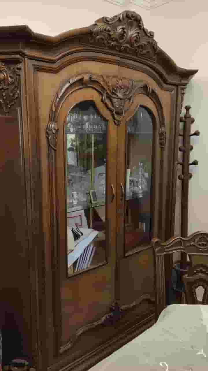 8-chair classic dining room 8-chair classic dining room