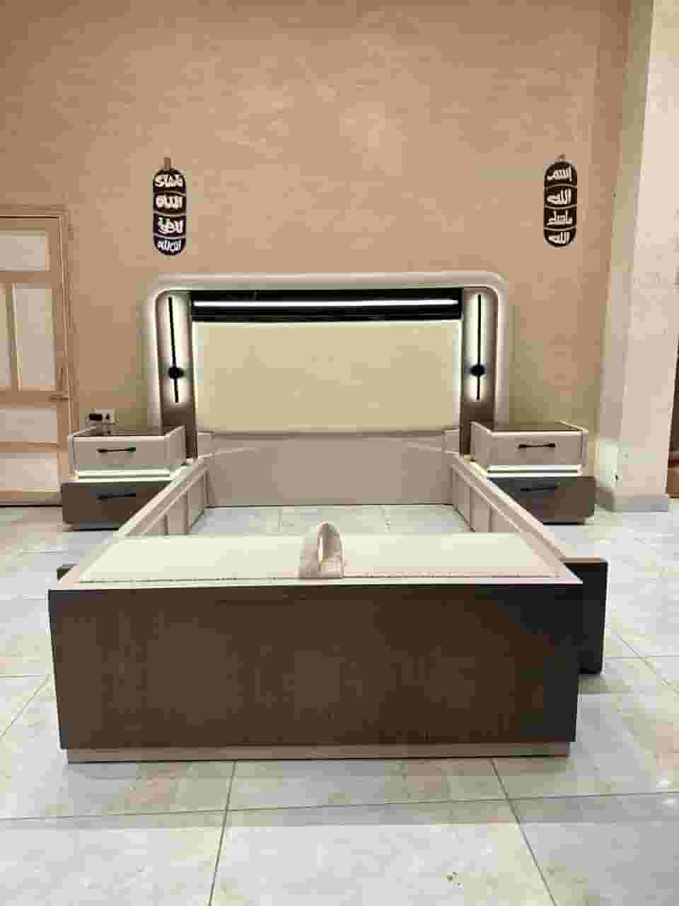 A bedroom... A bedroom...