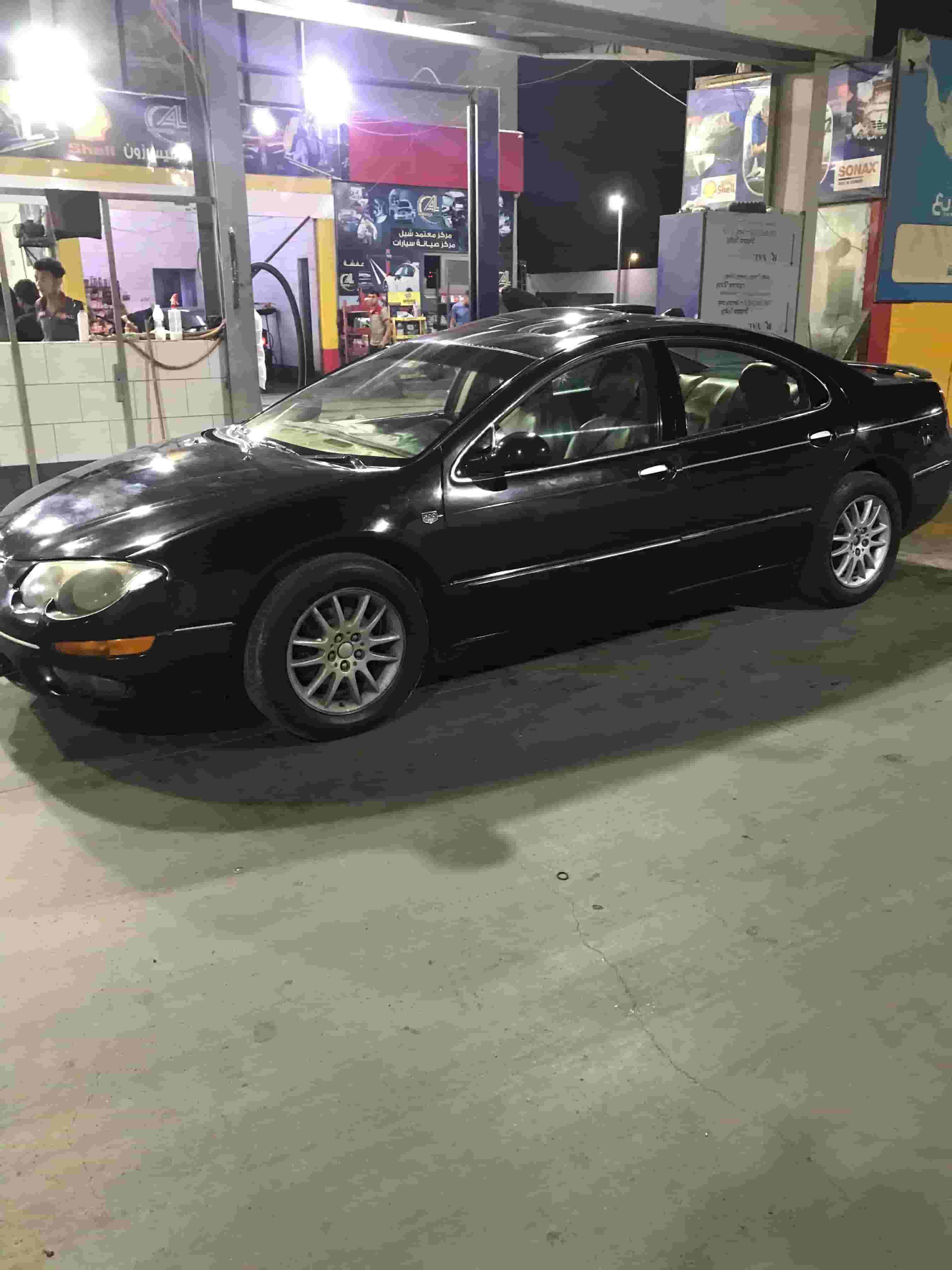 سيارة للبيع كريسلر M300 امريكى مو 2002 اتوماتيك سوداء سيارة للبيع كريسلر M300 امريكى مو 2002 اتوماتيك سوداء