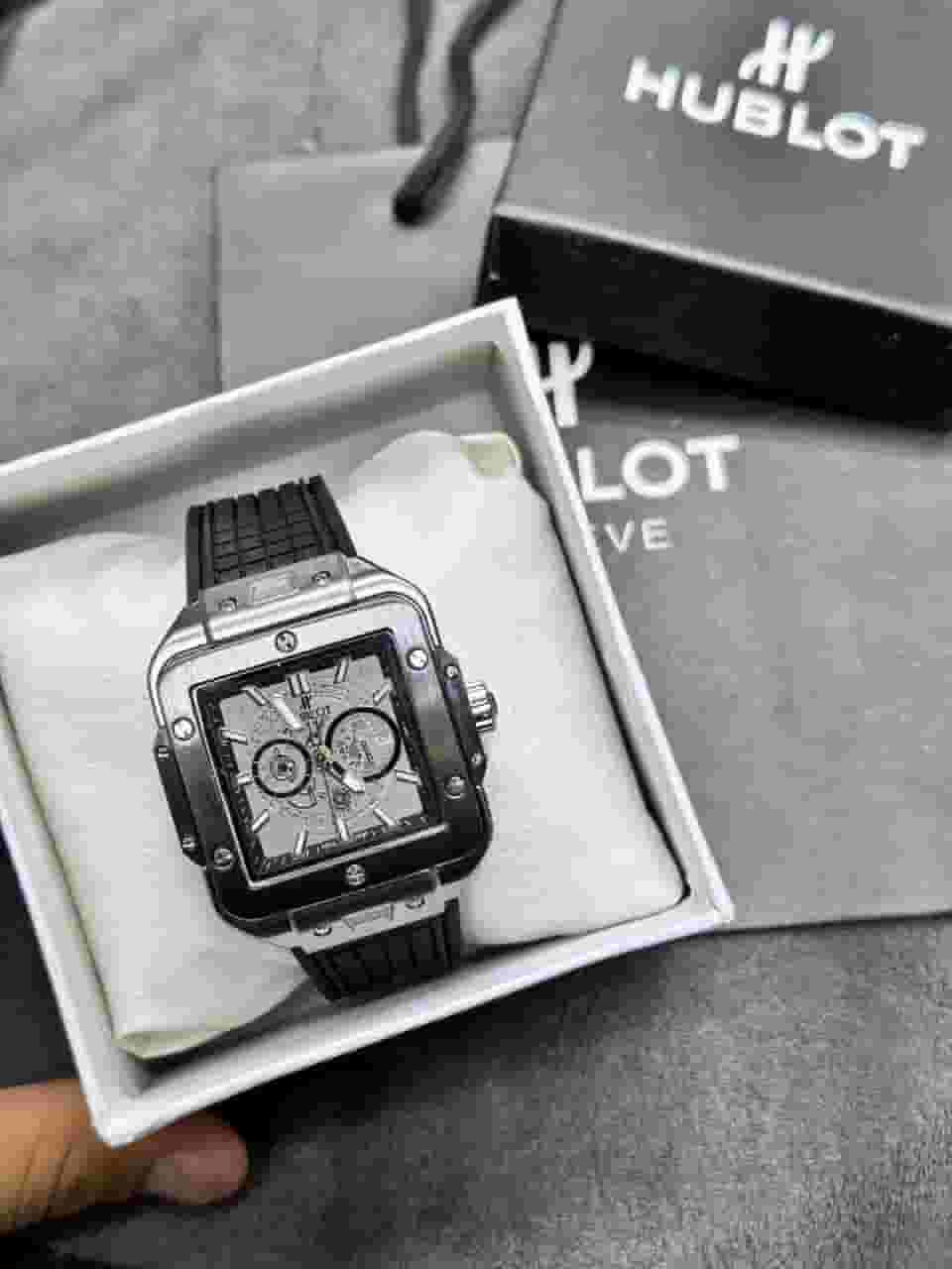Hublot
The watch for men is Hi Copy by Hublot Hublot
The watch for men is Hi Copy by Hublot