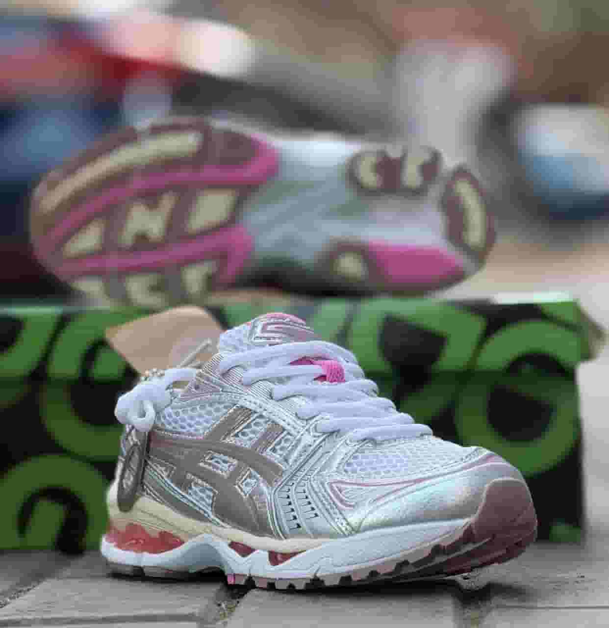 كوتشي حريمي ماركة ASICS شيك ومريح جداً كوتشي حريمي ماركة ASICS شيك ومريح جداً