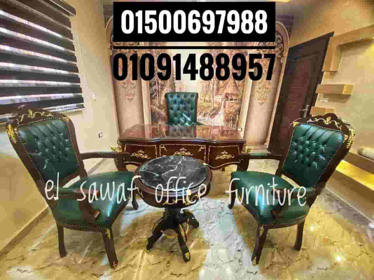 Classic ministerial room, red beech wood manager's desk with a set of imported anti-scratch leather chairs, office furniture Classic ministerial room, red beech wood manager's desk with a set of imported anti-scratch leather chairs, office furniture