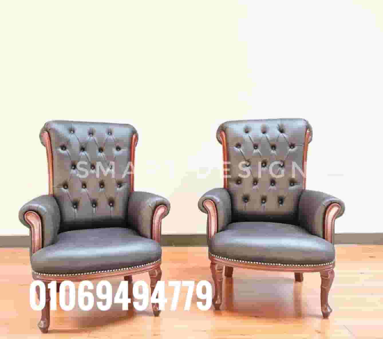 Classic office chairs in beech wood lined with leather Classic office chairs in beech wood lined with leather