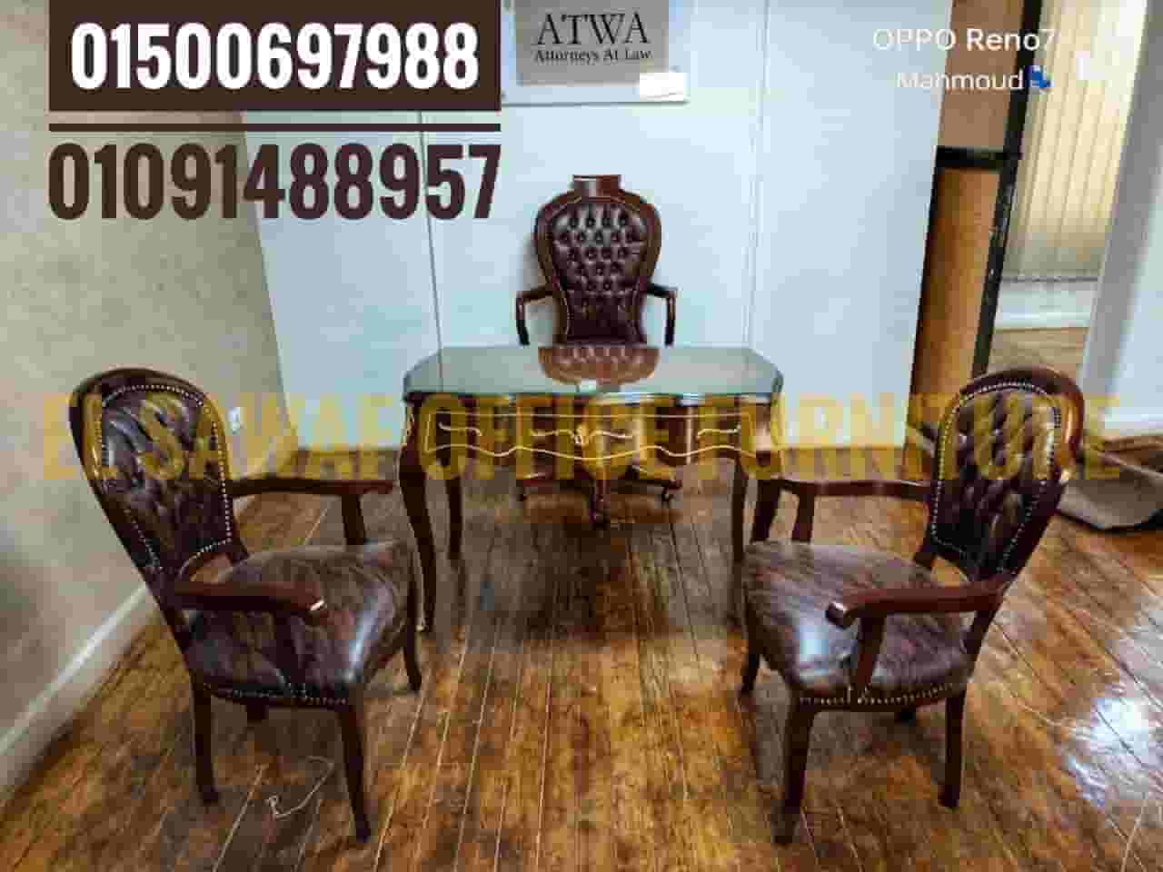 Classic ministerial room, red beech wood manager's desk with a set of imported anti-scratch leather chairs, office furniture Classic ministerial room, red beech wood manager's desk with a set of imported anti-scratch leather chairs, office furniture