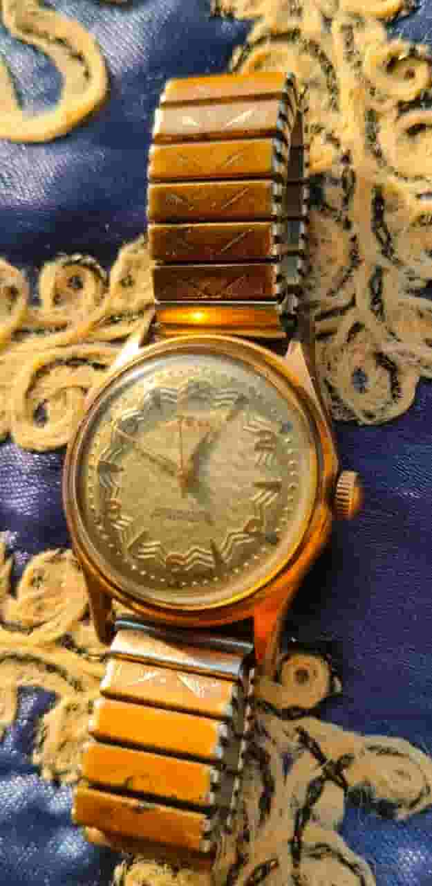 TELL, the ancient Swiss version (the fifties version is powered by manual filling/spring). Original TELL, the ancient Swiss version (the fifties version is powered by manual filling/spring). Original